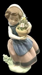 Lladro 5223 "Spring is Here" Girl with Flowers Pot Figurine Spain Figurine 1983 - Picture 1 of 9