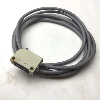 Telemecanique XUMH 703535 Photoelectric Sensor, PNP, 12-24VDC, 100mA - Image 1 of 4