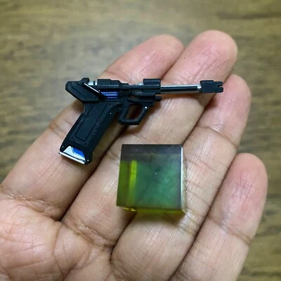 1/6 HOT TOYS : FIGURE MMS167 CAPTAIN AMERICA RED SKULL : PISTOL + ACCESSORIES - Image 1 of 3