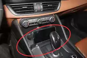 Supporto smartphone Alfa Romeo Stelvio (2016-2019) e Giulia (2016-2019) - Imagen 1 de 5