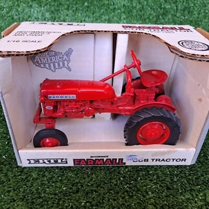 ERTL McCormick Farmall Cub Tractor 1959-1963 1:16 Scale Diecast - Picture 1 of 12