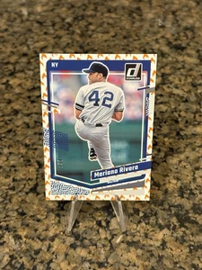 Béisbol Panini Donruss 2023 Mariano Rivera #238 On Fire emoji paralelo/75 - Imagen 1 de 4