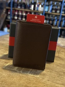 Tumi Nassau SLG Gusseted Card Case w/ ID Window - Tumi Mens Wallet Card Holder - Picture 1 of 5