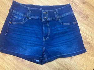 women's NO BOUNDARIES jean shorts, dark wash, size 17 EUC - Picture 1 of 3
