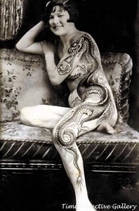 Eine tätowierte Frau Zirkus Attraktion - Historischer Fotodruck - Bild 1 von 1