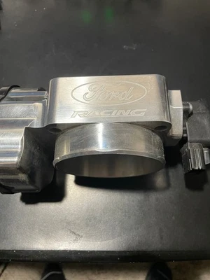 Carrocería del acelerador Ford Performance 90 mm 2011-12 Mustang GT M-9926-M50 Foto 1 de 3