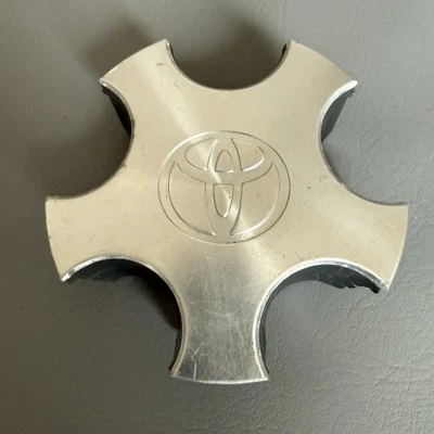 Центральный колпак колеса Toyota Avalon Solara Camry 1997-2001 годов выпуска 42603-AA020 - Изображение 1 из 4