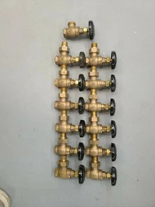 Válvula radiador ángulo de vapor de latón de 1/2" FIP x unión masculina 13 unidades - Imagen 1 de 5