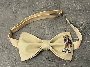 Noeud papillon homme Preppy College Bear personnalisé beige marron pré attaché cadeau réglable NEUF - Photo 1/3