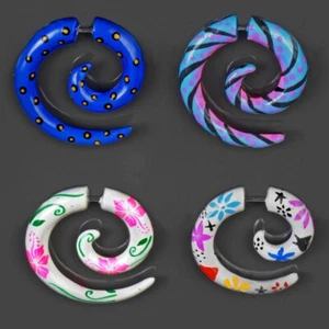 Falso Spirale Piercing Orecchio Legno Dipinto a Mano Fiori Pois Z435 - Foto 1 di 1