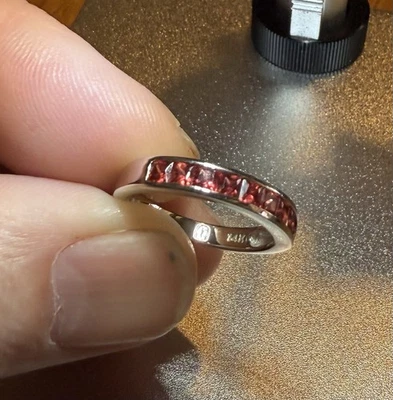 Anillo banda oro blanco 14k zafiro al atardecer de 1 quilate 3 mm de ancho con tomates Foto 1 de 4