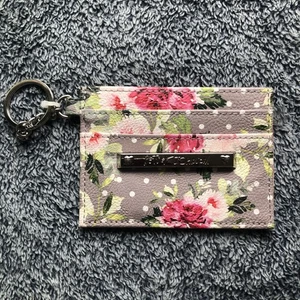 Estuche Floral para Tarjetas de Crédito Betsey Johnson Llavero Cartera Blanco Nuevo sin Etiquetas - Imagen 1 de 2