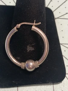 Vintage große Sterling Silber einzelne Creolen Bali Perlen Ohrring - Bild 1 von 3