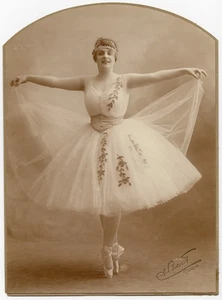 Orig. vintage 1920s dancer Jeanne Dumas, by A. Bert, blindstamped - Picture 1 of 2