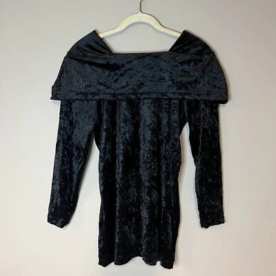 Top de terciopelo negro fuera del hombro mediano años 90 Goth Grunge de colección  Foto 1 de 4