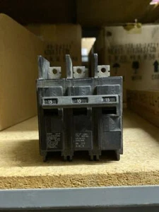 Siemens ITE BQ3-B015 15A 240V 3 poli interruttore bullonato usato - Foto 1 di 4