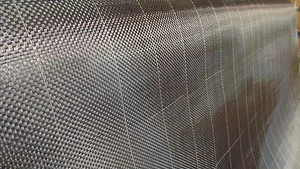 TELA DE FIBRA DE CARBONO 3K TEJIDO LISO 6 OZ. 42 IN ANCHO X 3 YARDAS DE LARGO CON TRAZADORES - Imagen 1 de 7