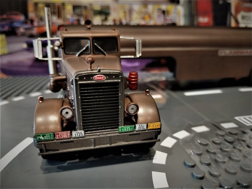 PETERBILT 281 (1957) "THE DUEL" FLAMMABLE . AMERICAN TRUCKS, 1:43 ALTAYA - Imagen 1 de 4