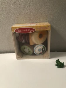 NEW MELISSA & DOUG WOODEN BREAKFAST PICNIC BOX PLAY FOOD SET - Picture 1 of 4