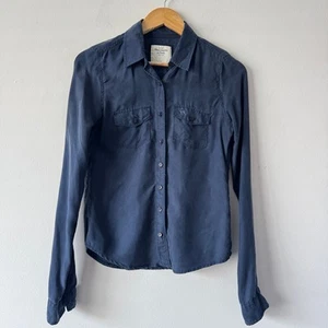 Abercrombie and Fitch Hemd Damen klein blau Seide Knopfleiste klassisch Karriere Arbeit - Bild 1 von 9