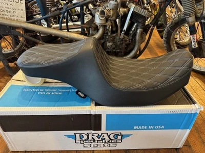 Asiento Drag Specialties Predator III Silver Diamond para Harley Touring 2023-2025 Foto 1 de 4