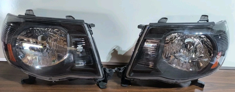 Faros halógenos izquierda y derecha Toyota Tacoma 2005 2006 2007 2008 2009 2010  Foto 1 de 4