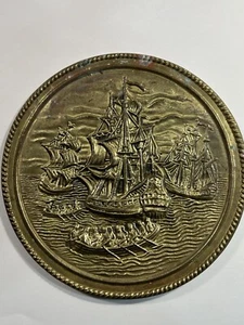 Vintage Preerage Messing geprägte Platte Wandhängend 12"" England - Bild 1 von 4