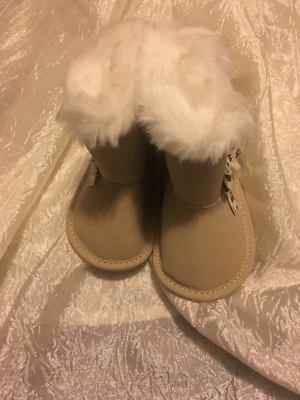 CHILD OF MINE ОТ CARTER'S БЕЖЕВЫЙ ИСКУССТВЕННОГО МЕХА С ПОДКЛАДКОЙ БОТИНКИ РАЗМЕР 3/6 МЕСЯЦЕВ НОВЫЙ С ЯРЛЫКАМИ - Изображение 1 из 2