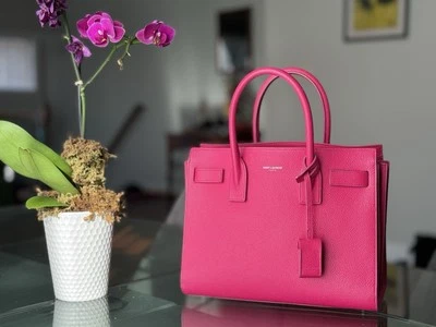 Bolso de mano YSL sac de jour en cuero granulado flexible Foto 1 de 4