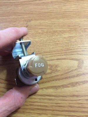 INTERRUPTOR DE LÁMPARA ACCESORIO LUZ ANTINIEBLA OG iluminado debajo del tablero NOS con soporte SCTA TROG Foto 1 de 4