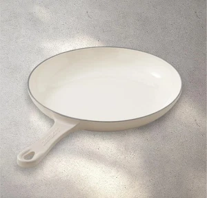 New Le Creuset Cast Iron Enamel Shallow Fry Pan in Brioche 9 3/4" Dia - Picture 1 of 4