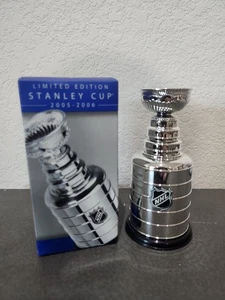 2005-2006 STANLEY CUP REPLICA LIMITED EDITION NHL HOCKEY TROPHY GIVEAWAY NIB - Picture 1 of 6