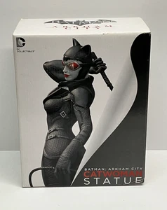 DC Collectibles Batman: Arkham City CATWOMAN Limited Edition Statue - Picture 1 of 15