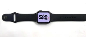 APPLE Watch Series 4 GPS - 40MM Aluminum Case A1977 - Black - Photo 1 sur 5