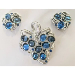 Vintage CORO Brooch & Clip On Earrings Silver Tone Blue Lucite & Rhinestone Set - Picture 1 of 10