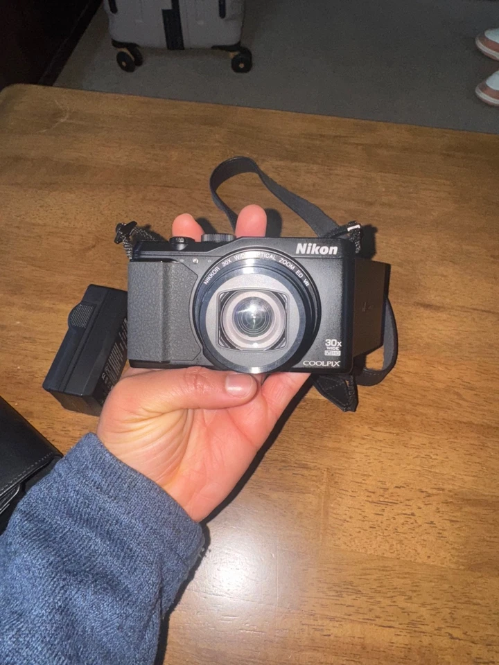 Nikon COOLPIX S9900 digital camera 30x optical zoom 16MP Black - Image 1 of 3