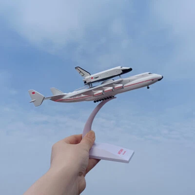 Modelo de avión Mriya An-225-CCCP escala 1/400 con el transbordador espacial Buran Foto 1 de 4