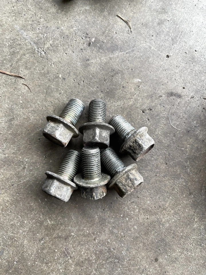 91-99 Mitsubishi 3000GT Vr4 Cam Gear Mounting Bolt Quantity 1 - Image 1 of 1