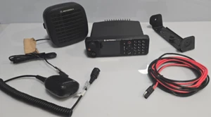 Motorola MTM800e 380-440 mhz Ham TETRA funk aktive Lizenzen - Afbeelding 1 van 11