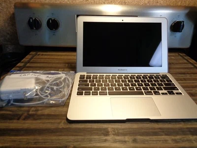 Apple Macbook Air 11"   Great Condition !!! BONUS IPAD !!! - Image 1 of 4