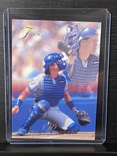 1993 Fleer Flair Baseball Card 288 Pat Borders SR