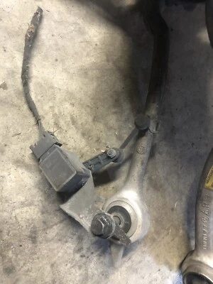 99-2003 BMW E39 M5 Faro SENSOR NIVEL OBJETIVO + Soporte 540i 528i 530i 525i DELANTERO Foto 1 de 3