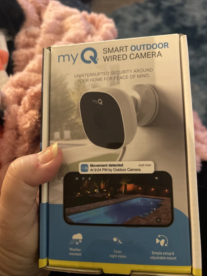 Chamberlain - myQ Smart Outdoor Home Security Camera - White - Image 1 of 4