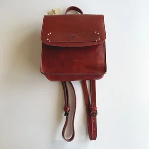 Mochila Will Leather Goods con correa ajustable cuadrada simple nueva con etiquetas en rojo - Imagen 1 de 12