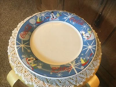 Muñeco de nieve riendo de The Coca Cola Company.  Placa de 10,25".   Azul, rojo, blanco. Foto 1 de 4