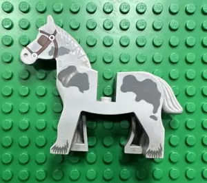 LEGO Light Gray Spotted Horse Rare 7189 4493c01pb09 Mill Village Raid - Picture 1 of 2