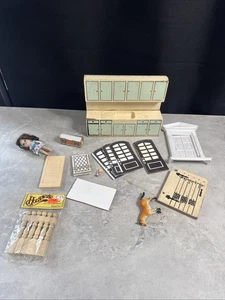 RARE Dollhouse Kitchen Cabinets Sink Furniture Wood W/ Door & Accessories Bt12 - Imagen 1 de 16