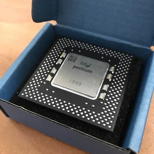 Intel Pentium i200 200 MHz 3 x 66Mhz Processor CPU Core 3,3V Sockel 7 - Foto 1 di 2