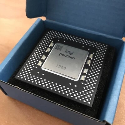 Intel Pentium i200 200 MHz 3 x 66Mhz Processor CPU Core 3,3V Sockel 7 - Immagine 1 di 2