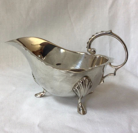 1921 Solid Silver Three Leg Sauce Boat, By William Neale & Son Ltd.  116.19g Cover